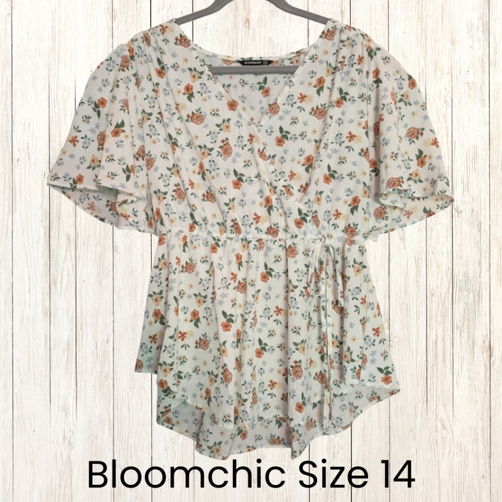 Bloomchic Size 14 Floral Faux Wrap Flutter Sleeve Top EUC - Picture 2 of 6